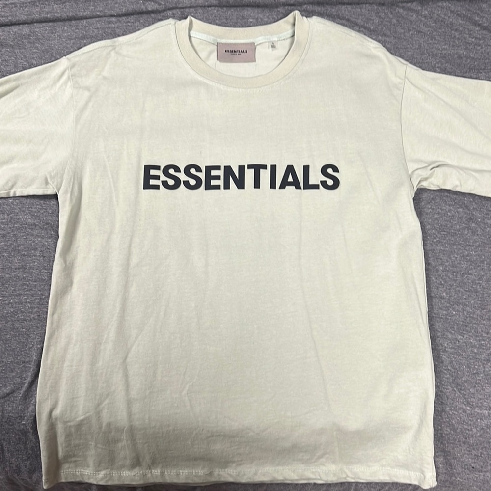 Essentials T shirt. Green, small. Worn 2-3 times.